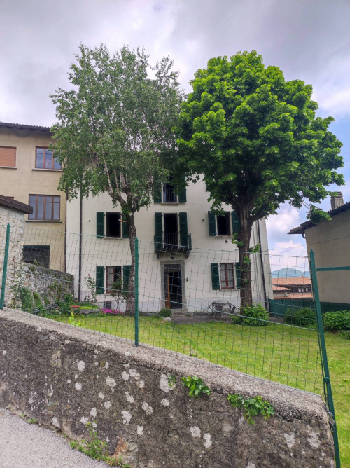 Villa a Caglio