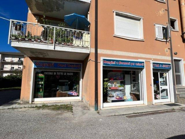 Locale Commerciale a Merone