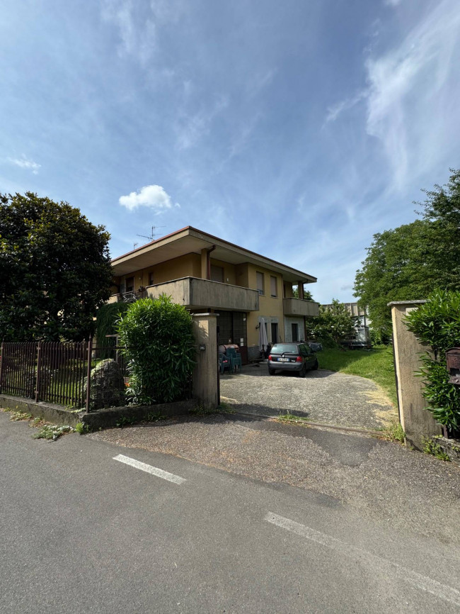 Villa  Bifamiliare a Canzo