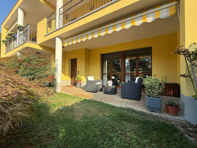 Villa a Schiera a Erba