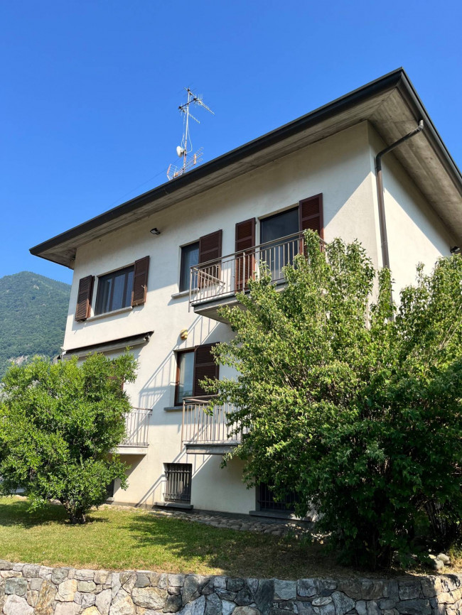 porzione in bifamiliare a Canzo