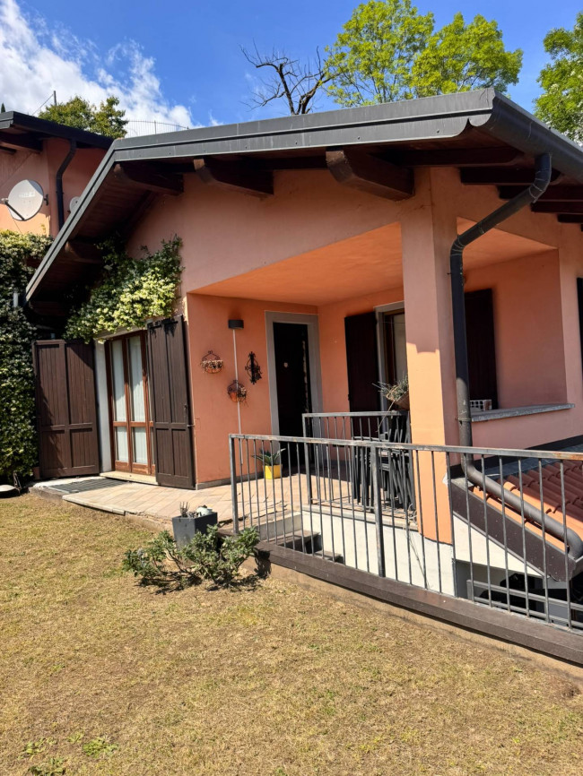 Villa  Bifamiliare a Asso
