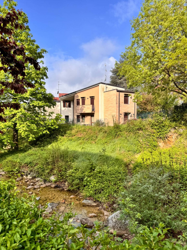 Villa  Bifamiliare a Canzo