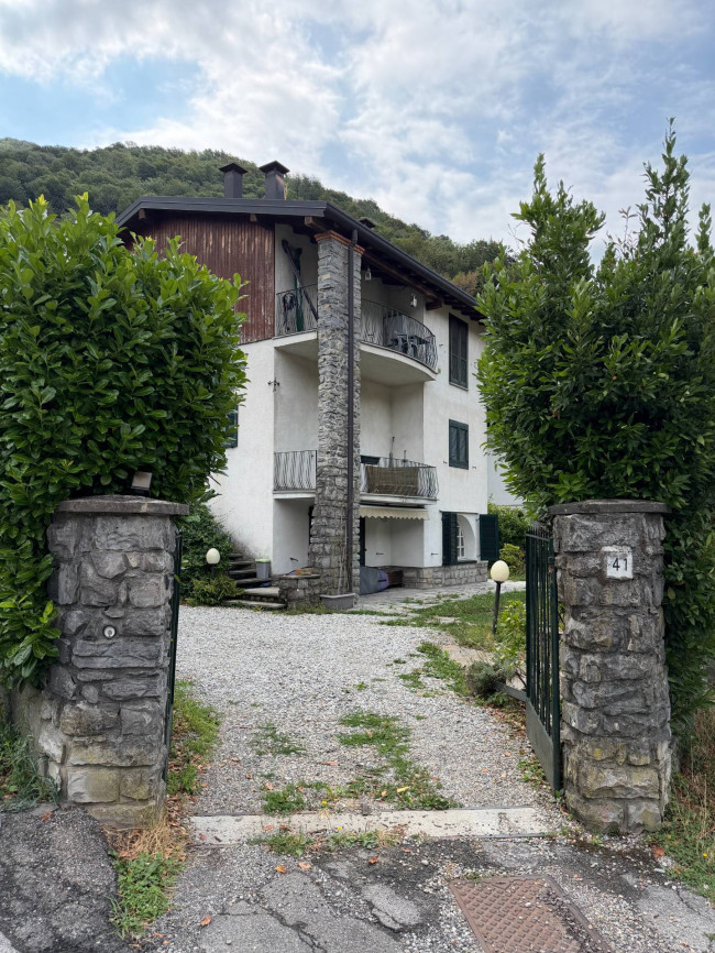 Villa  Bifamiliare a Canzo