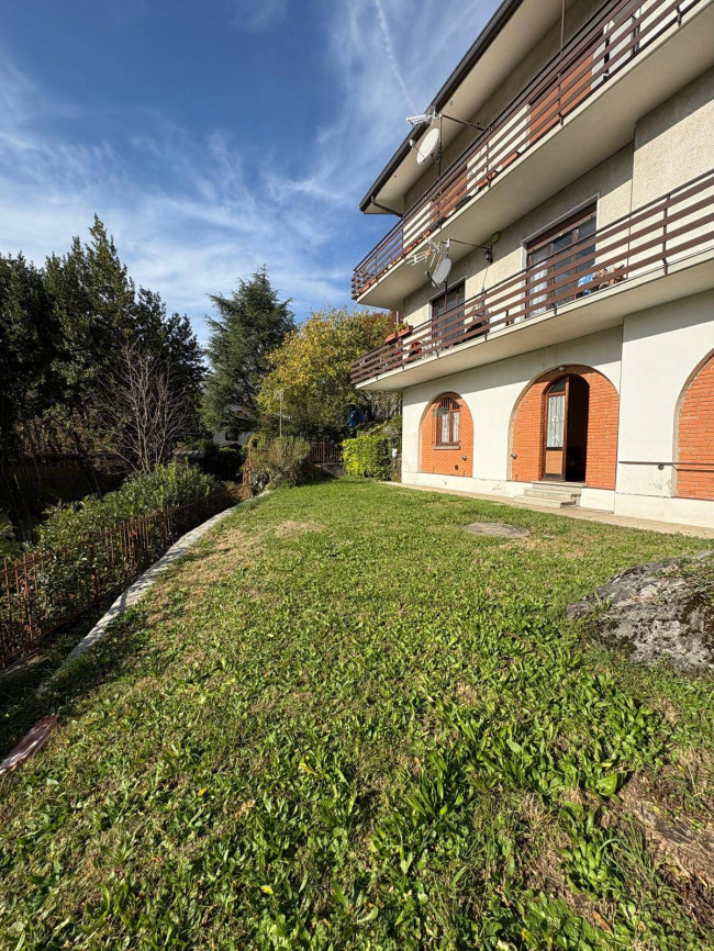 bilocale con giardino a Asso