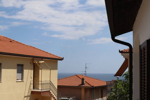VILLETTA A SCHIERA in vendita a Andora