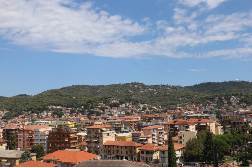 VILLETTA A SCHIERA in vendita a Andora