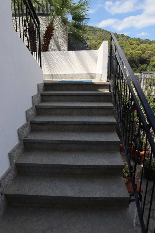 VILLETTA A SCHIERA in vendita a Andora