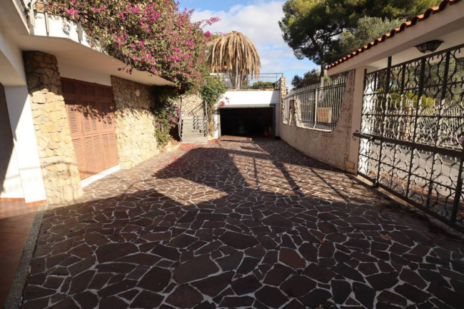 VILLA in vendita a Andora