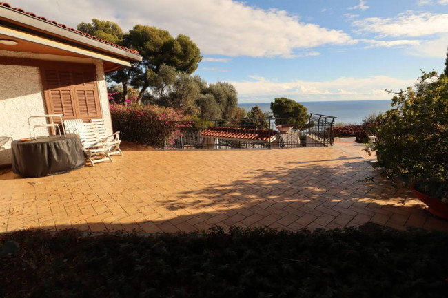 VILLA in vendita a Andora