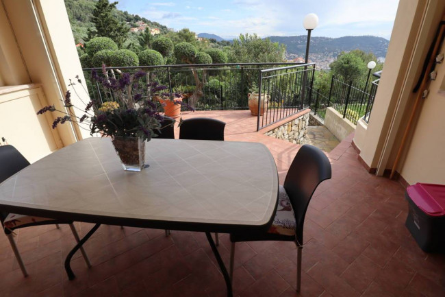 APPARTAMENTO IN VILLA in vendita a Andora
