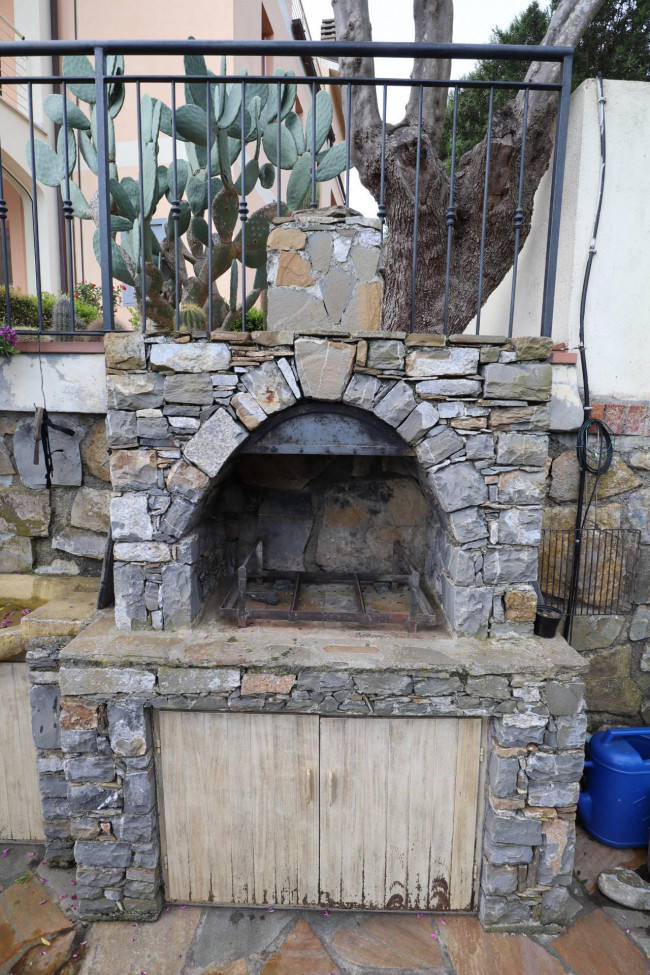 APPARTAMENTO IN VILLA in vendita a Andora