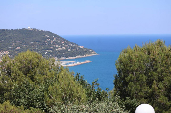 APPARTAMENTO IN VILLA in vendita a Andora