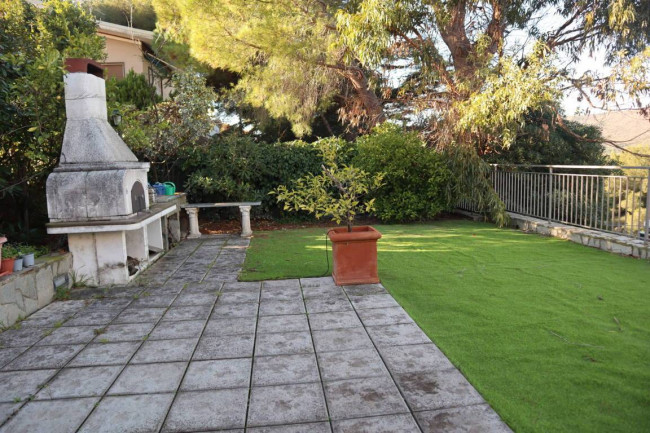 APPARTAMENTO IN VILLA in vendita a Andora