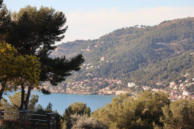 APPARTAMENTO IN VILLA in vendita a Andora