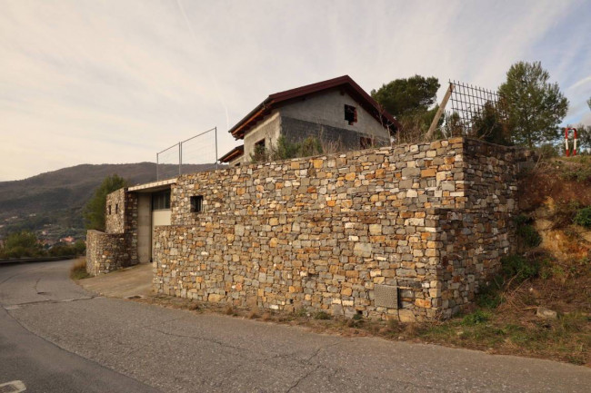 CEMENTO ARMATO in vendita a Andora