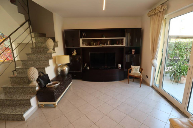 VILLA A SCHIERA in vendita a Andora