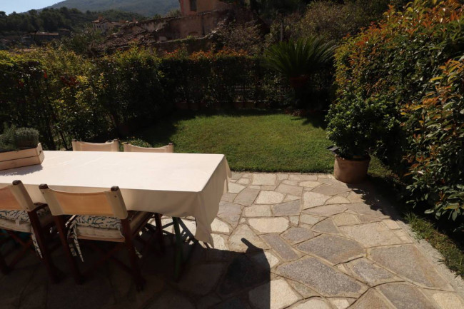 VILLA A SCHIERA in vendita a Andora