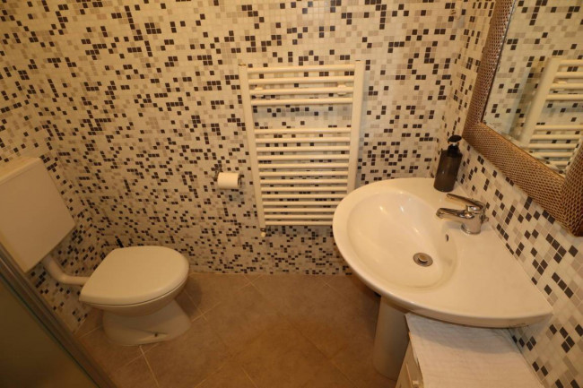 VILLA A SCHIERA in vendita a Andora