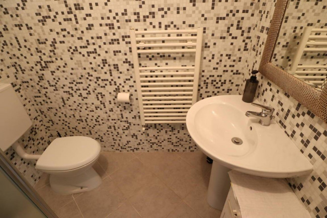 VILLA A SCHIERA in vendita a Andora
