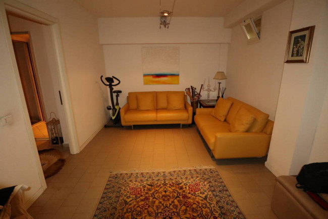 VILLA A SCHIERA in vendita a Andora