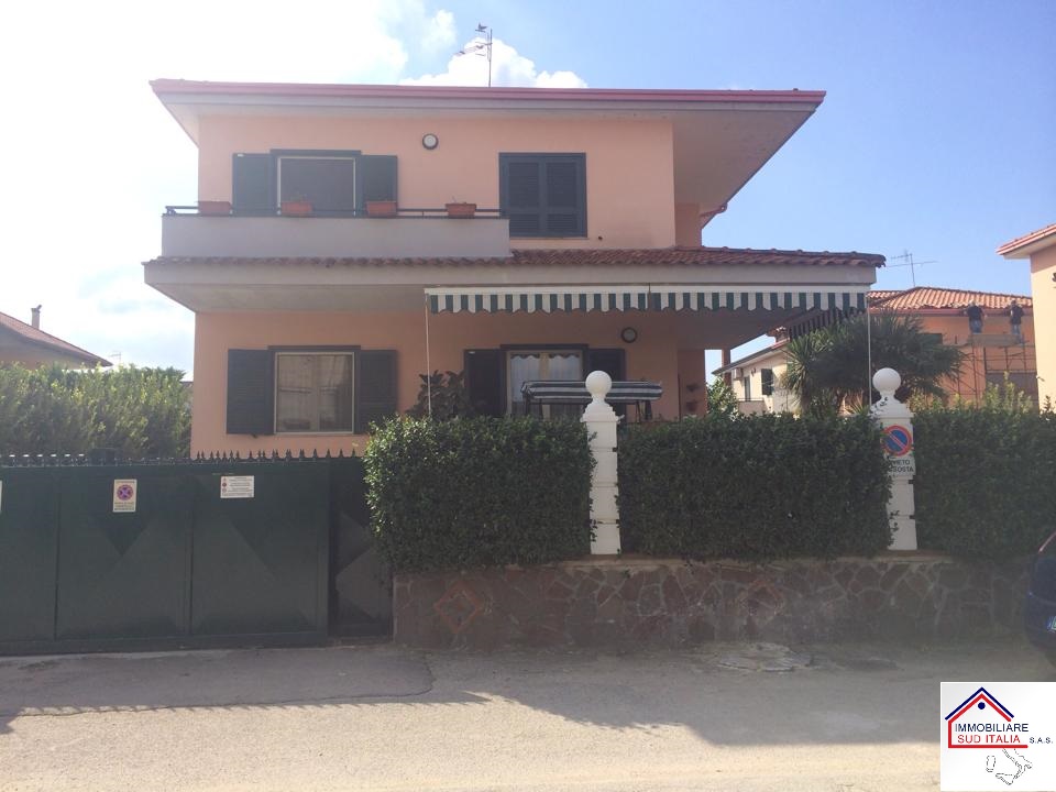 Villa in vendita a Varcaturo, Giugliano In Campania (NA)