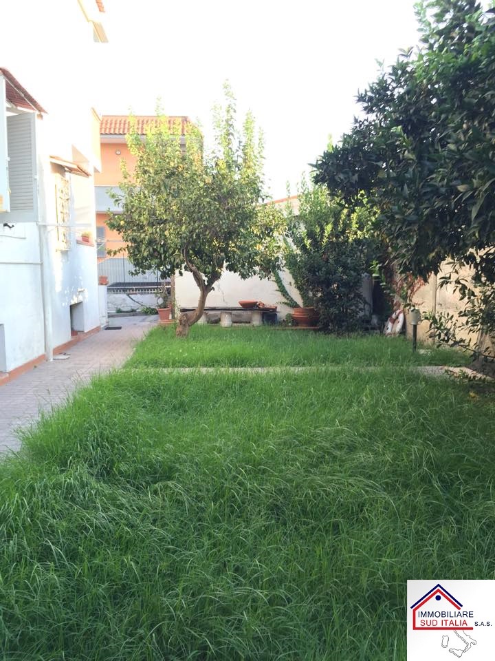Villa GIUGLIANO IN CAMPANIA vendita  Varcaturo  Immobiliare Sud Italia