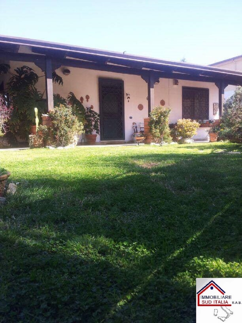 Villa GIUGLIANO IN CAMPANIA vendita  Licola  Immobiliare Sud Italia