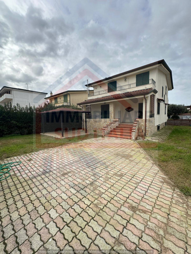 Villa in vendita a Varcaturo, Giugliano In Campania (NA)