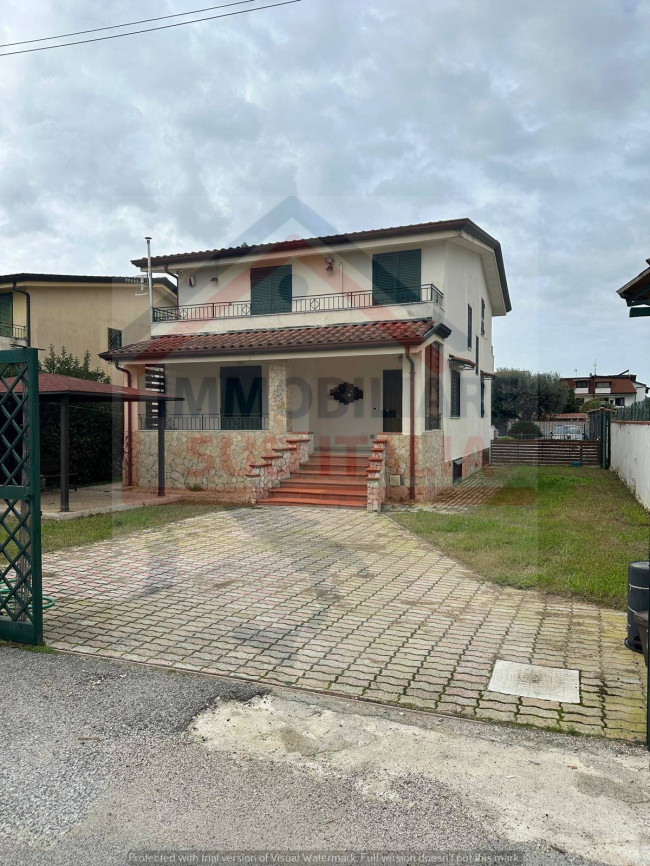 Villa in vendita a Varcaturo, Giugliano In Campania (NA)