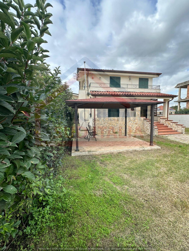 Villa in vendita a Varcaturo, Giugliano In Campania (NA)