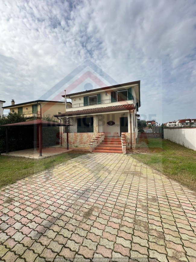 Villa in vendita a Varcaturo, Giugliano In Campania (NA)