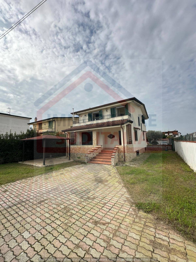 Villa in vendita a Varcaturo, Giugliano In Campania (NA)