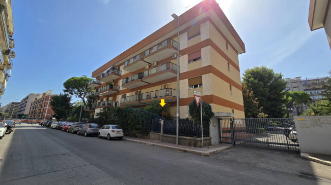 Locale commerciale in vendita a Bari