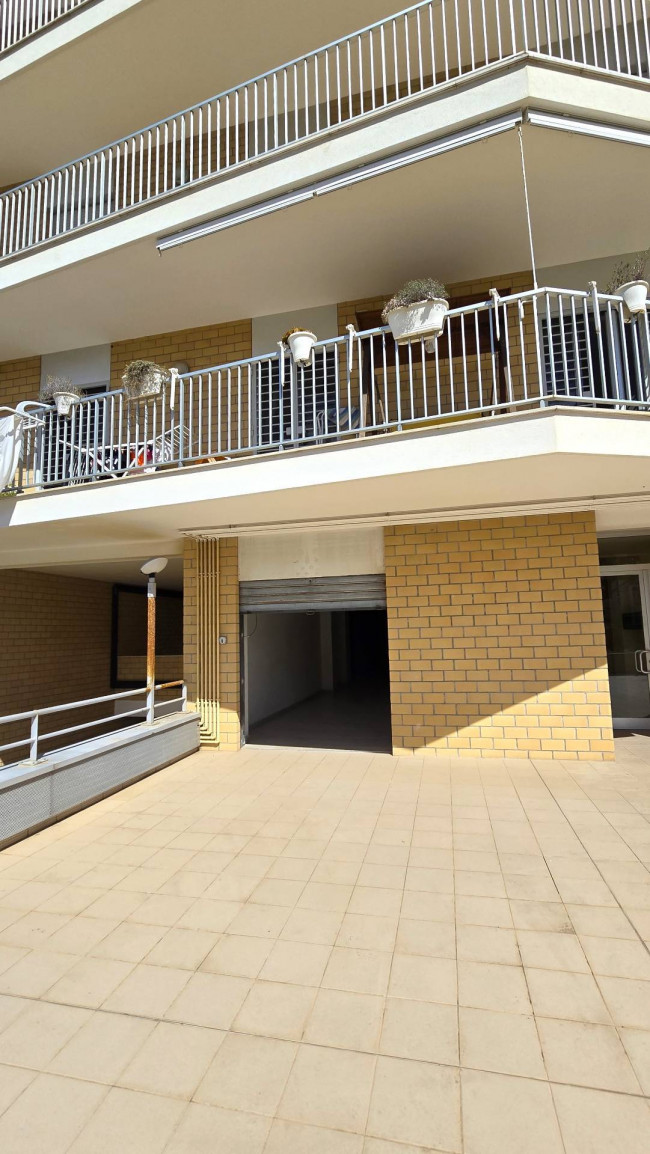 Locale commerciale in affitto a Bari