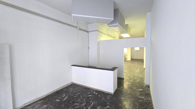 Locale commerciale in affitto a Bari