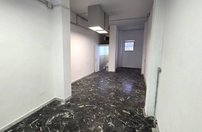 Locale commerciale in affitto a Bari