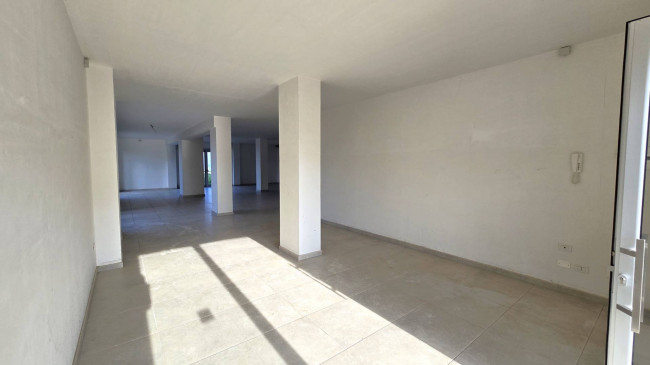 Locale commerciale in affitto a Bari