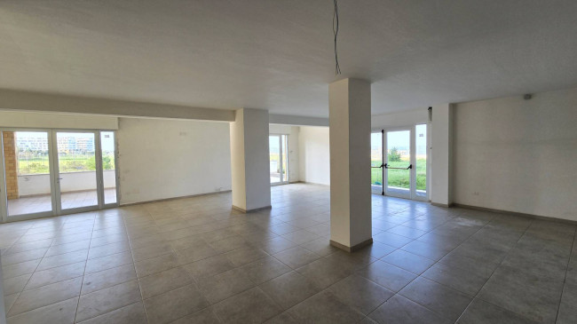 Locale commerciale in affitto a Bari