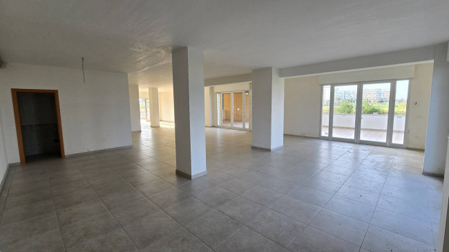 Locale commerciale in affitto a Bari