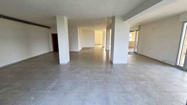 Locale commerciale in affitto a Bari