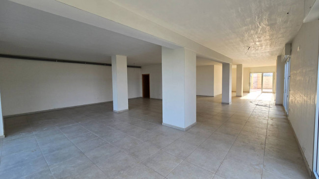 Locale commerciale in affitto a Bari