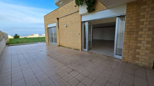 Locale commerciale in affitto a Bari