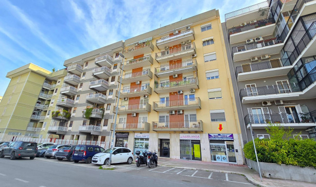 Locale commerciale in vendita a Bari