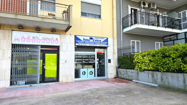 Locale commerciale in vendita a Bari