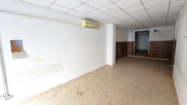 Locale commerciale in affitto a Bari