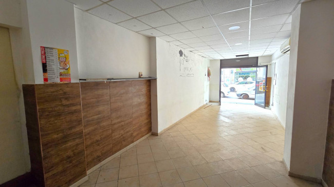 Locale commerciale in affitto a Bari