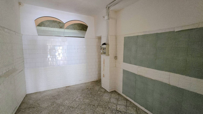 Locale commerciale in affitto a Bari