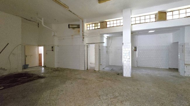 Locale commerciale in affitto a Bari