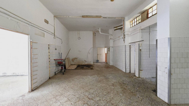 Locale commerciale in affitto a Bari